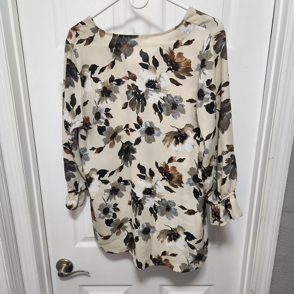 West Kei Black and Cream Long Sleeve Tunic with Boxy Style and Notched Collar - Picture 2 of 6